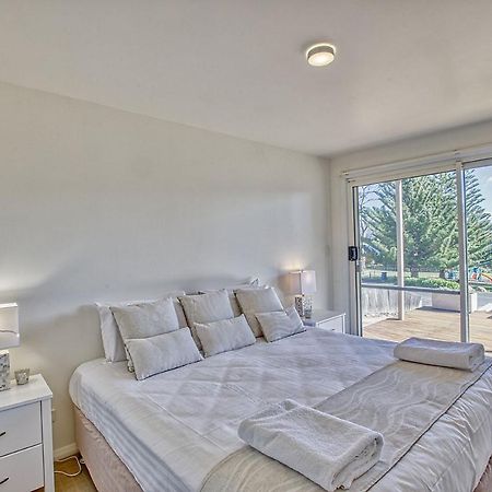 Quarterdeck Apartment Binalong Bay Bagian luar foto