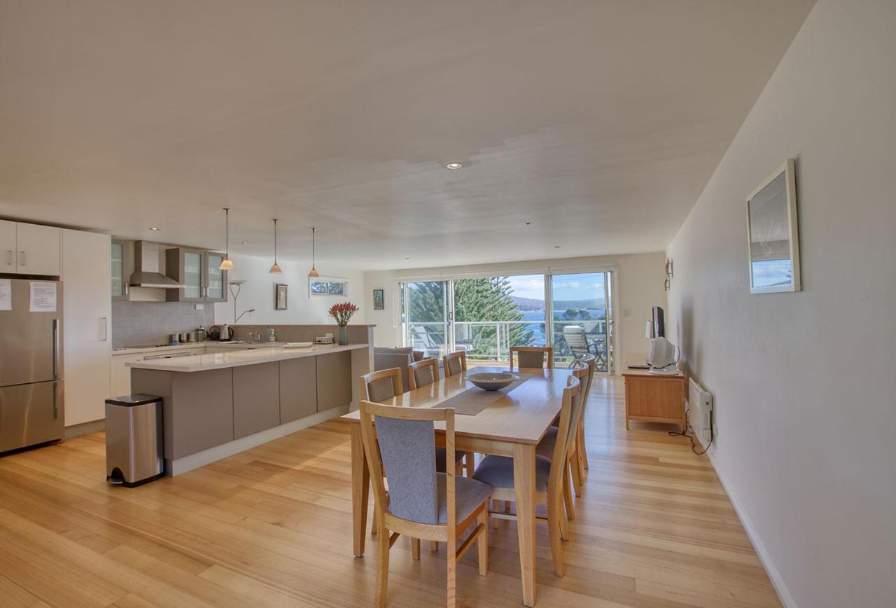 Quarterdeck Apartment Binalong Bay Bagian luar foto