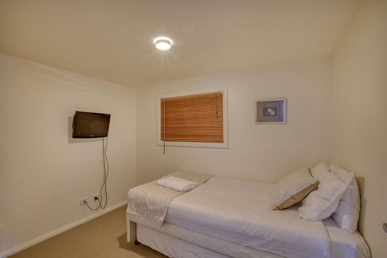 Quarterdeck Apartment Binalong Bay Bagian luar foto
