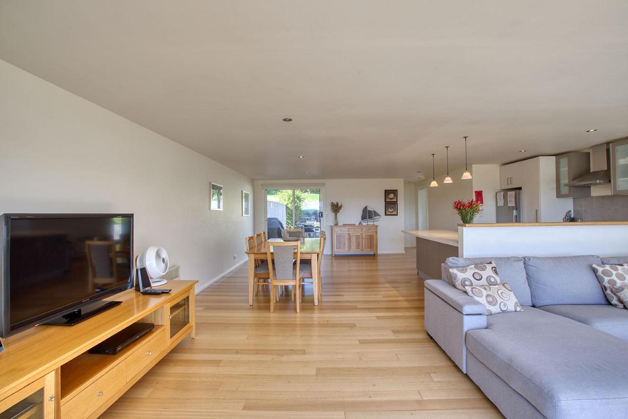 Quarterdeck Apartment Binalong Bay Bagian luar foto